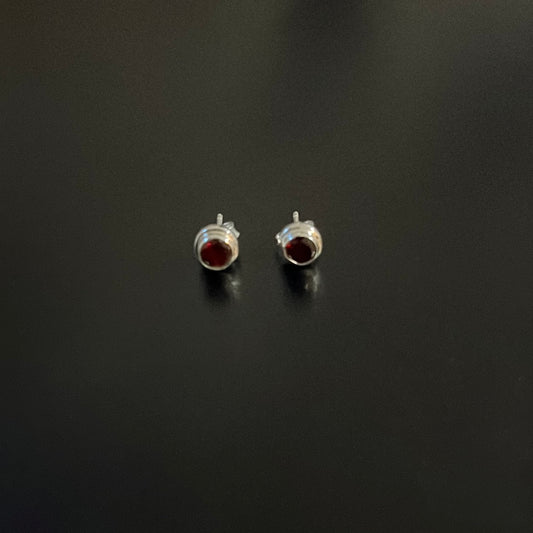 Garnet Stud Earrings s/s 001