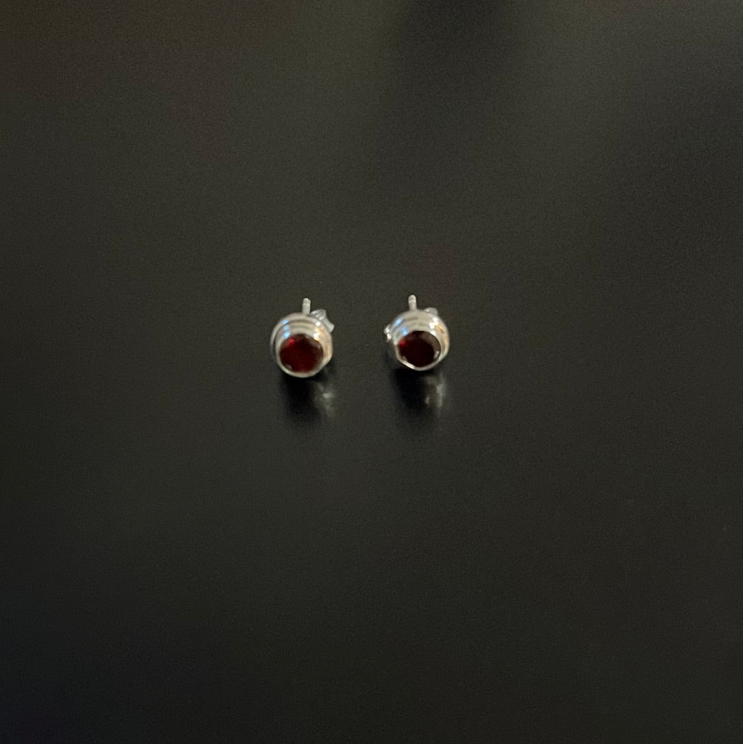 Garnet Stud Earrings s/s 001